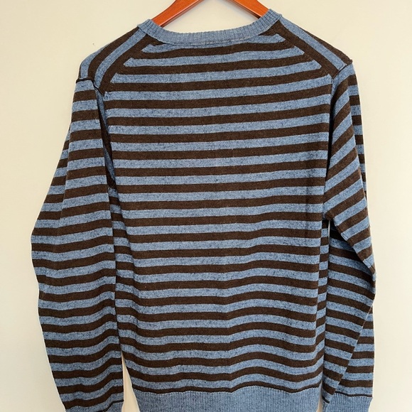 IZOD Striped V-Neck Sweater Blue and Brown size medium - Picture 4 of 4